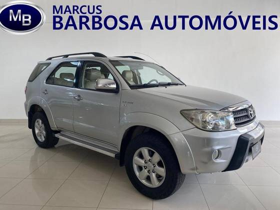 TOYOTA HILUX SW4 2.7 SR 4X2 7 LUGARES 16V GASOLINA 4P AUTOMÁTICO TOYOTA HILUX SW4 2.7 SR 4X2 7 LUGARES 16V GASOLINA 4P AUTOMÁTICO